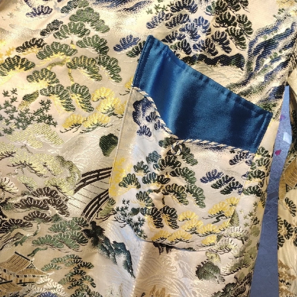 Japanese Smoking Jacket - Picture 6 of 17